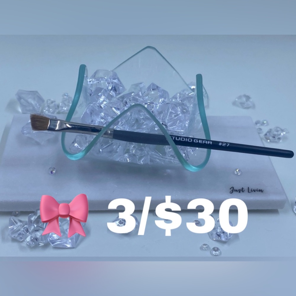 🎀 Studio Gear #41 Brush